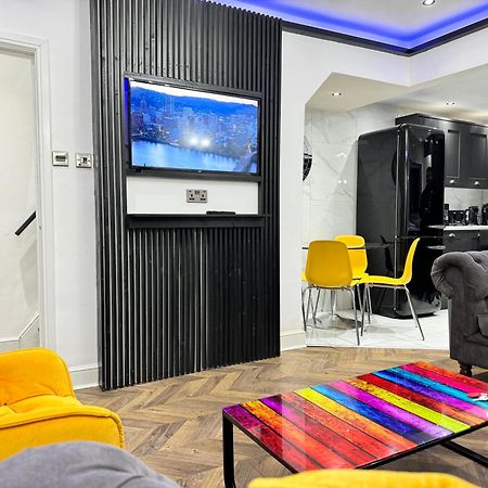 4 Bed 4 Bath House With Free Parking, 5 Mins To Lfc And 15 Mins To City Centre Λίβερπουλ Εξωτερικό φωτογραφία