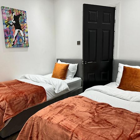 4 Bed 4 Bath House With Free Parking, 5 Mins To Lfc And 15 Mins To City Centre Λίβερπουλ Εξωτερικό φωτογραφία