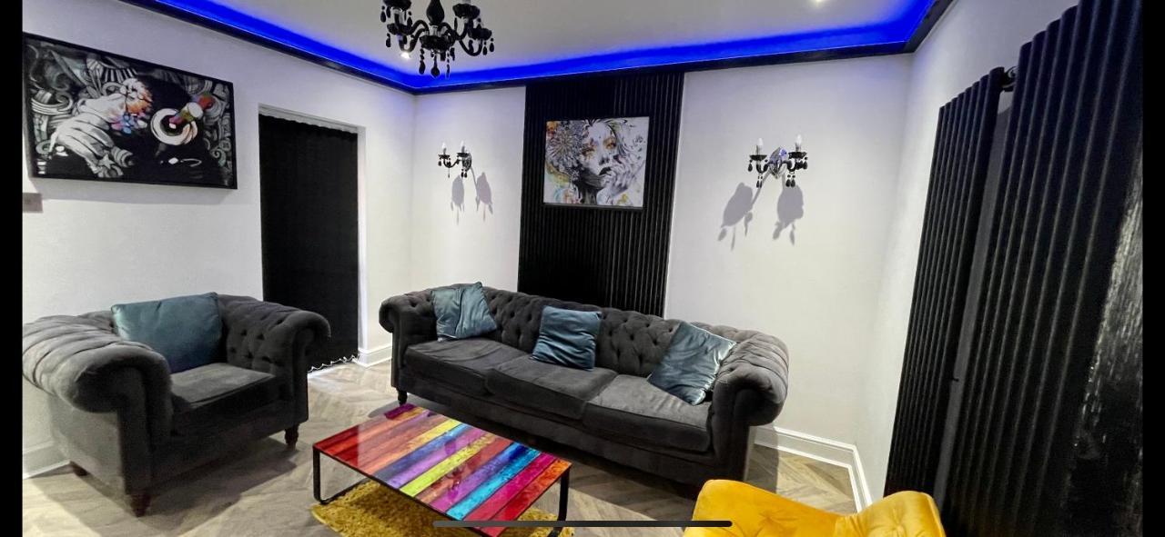 4 Bed 4 Bath House With Free Parking, 5 Mins To Lfc And 15 Mins To City Centre Λίβερπουλ Εξωτερικό φωτογραφία