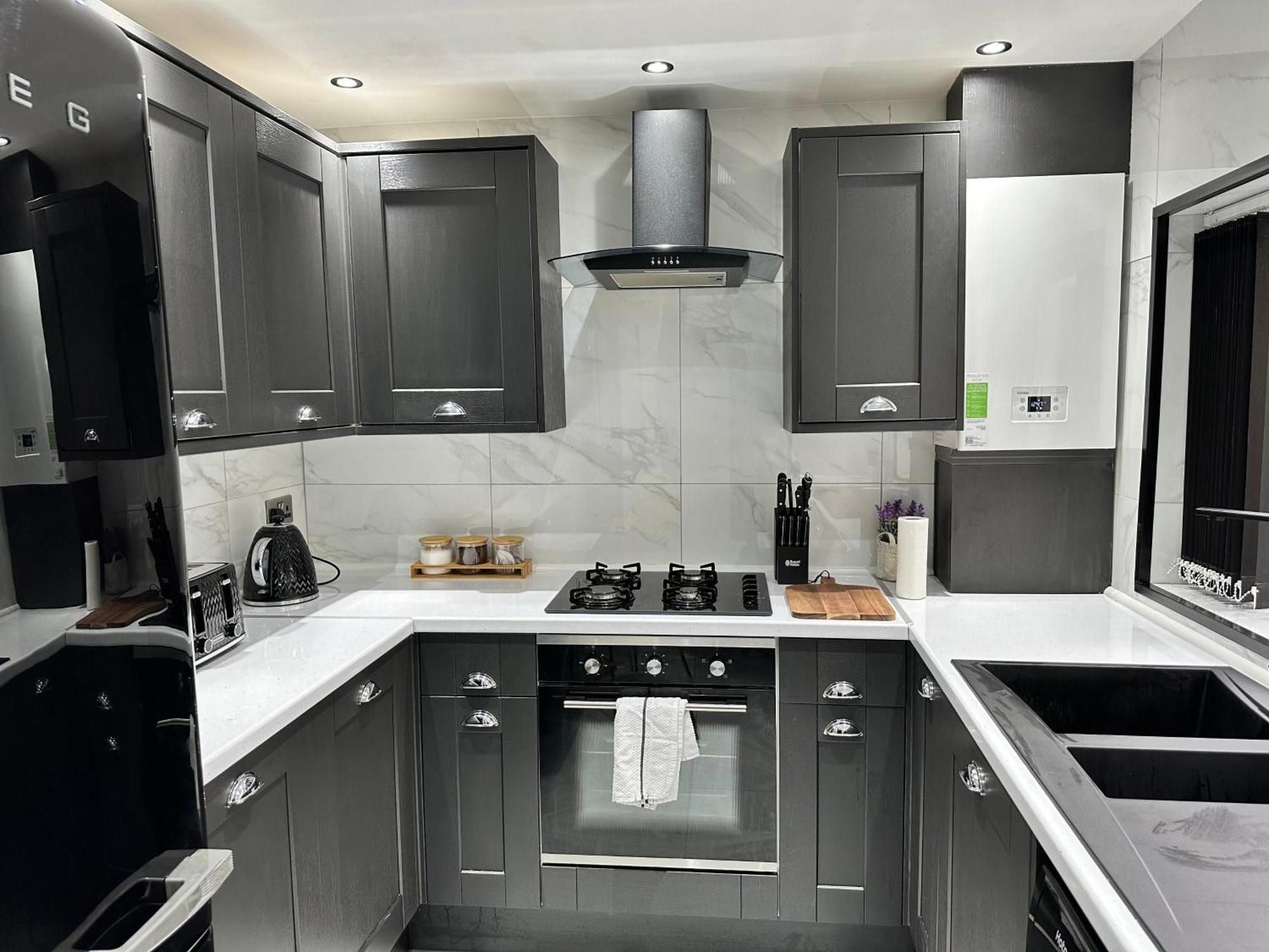 4 Bed 4 Bath House With Free Parking, 5 Mins To Lfc And 15 Mins To City Centre Λίβερπουλ Εξωτερικό φωτογραφία