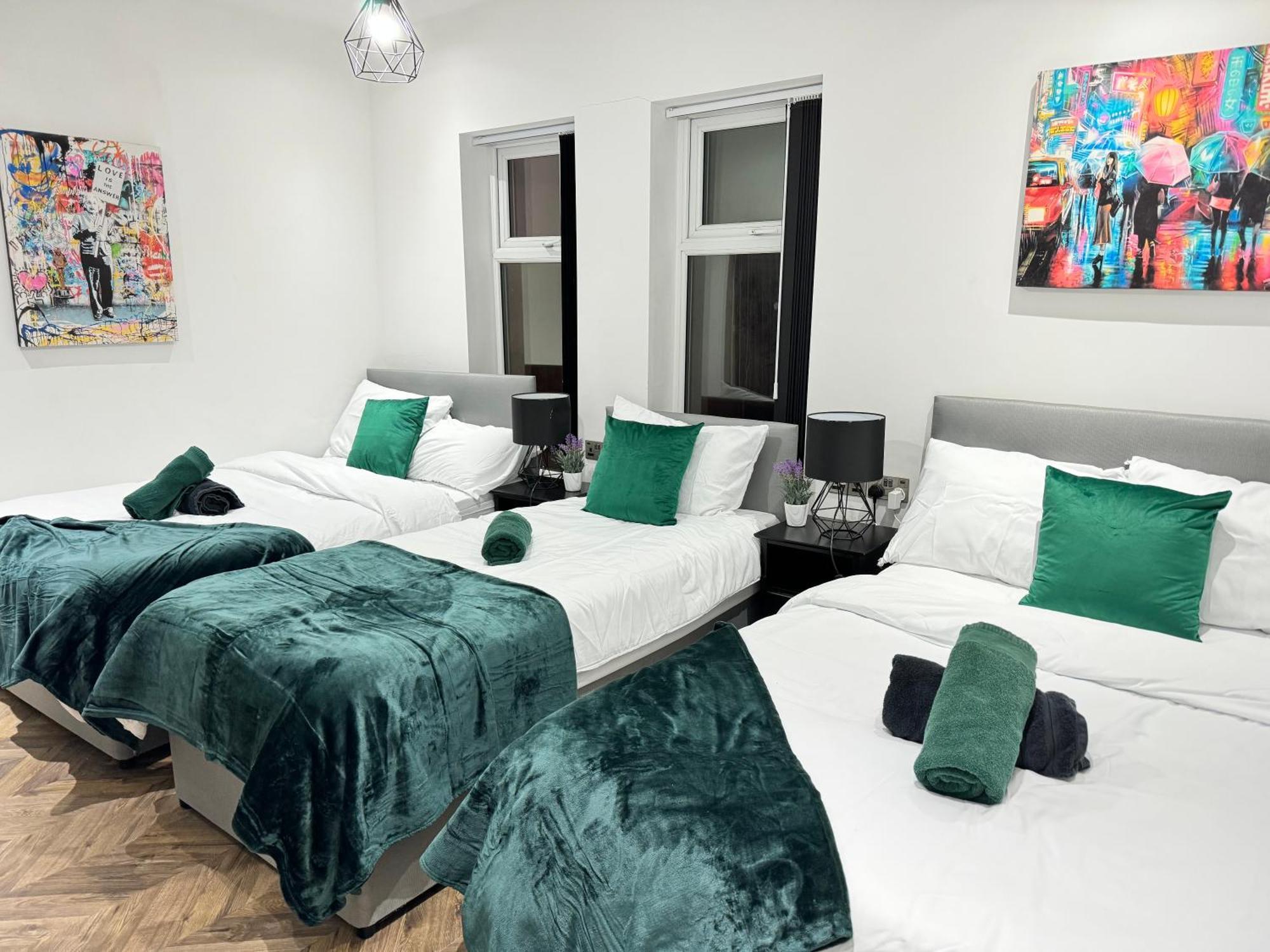 4 Bed 4 Bath House With Free Parking, 5 Mins To Lfc And 15 Mins To City Centre Λίβερπουλ Εξωτερικό φωτογραφία